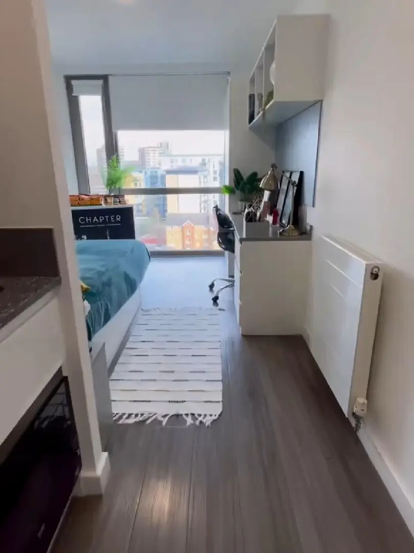 伦敦26fall看过来 高颜值落地窗 通勤首选！