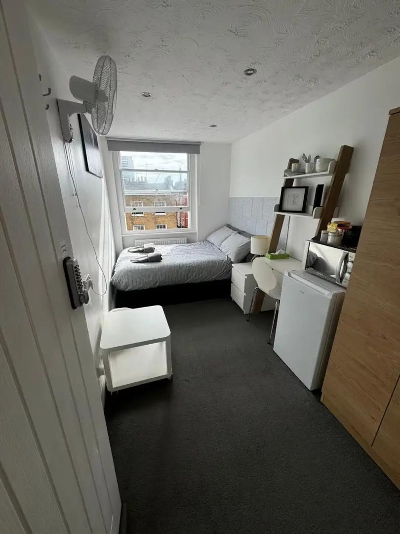 伦敦 转一间自住1b小窝，带家具家电～