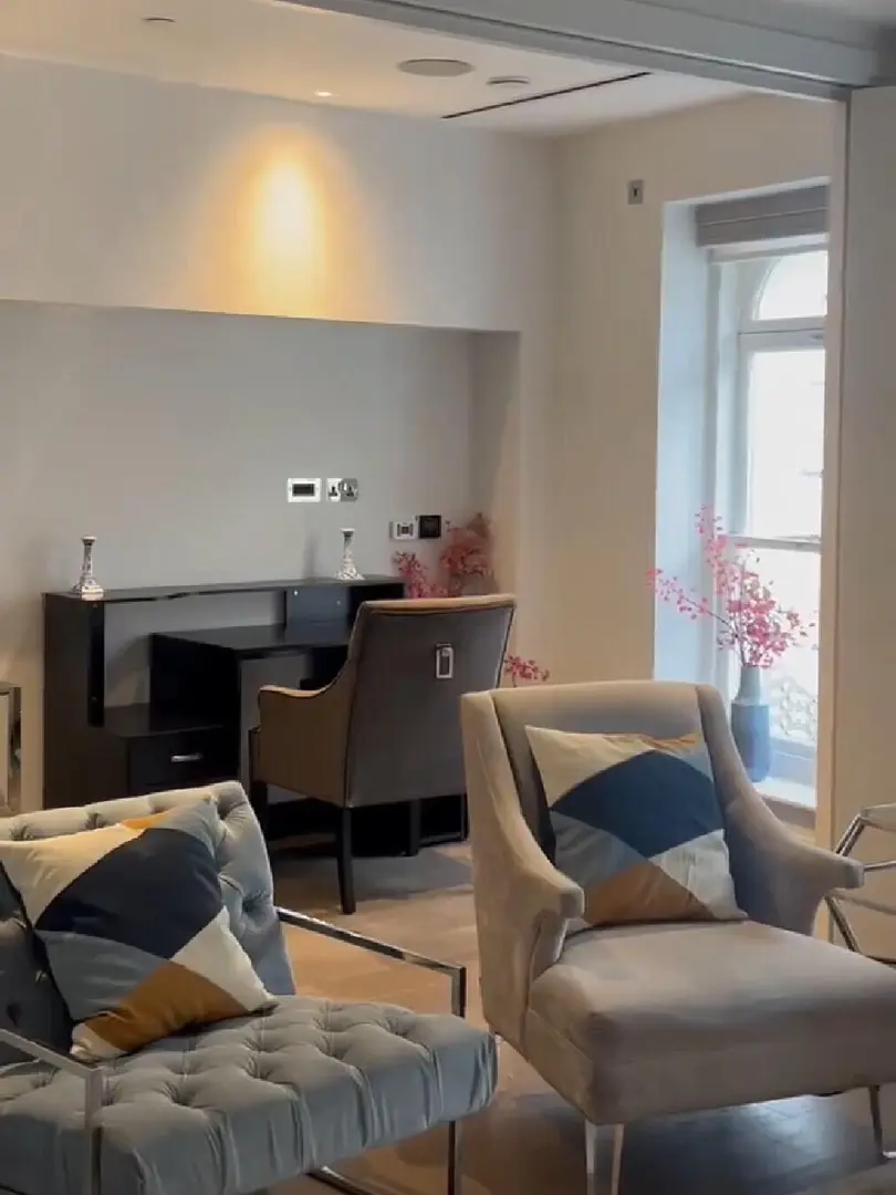 UCL閉眼住❗️腿著到ucl咯～