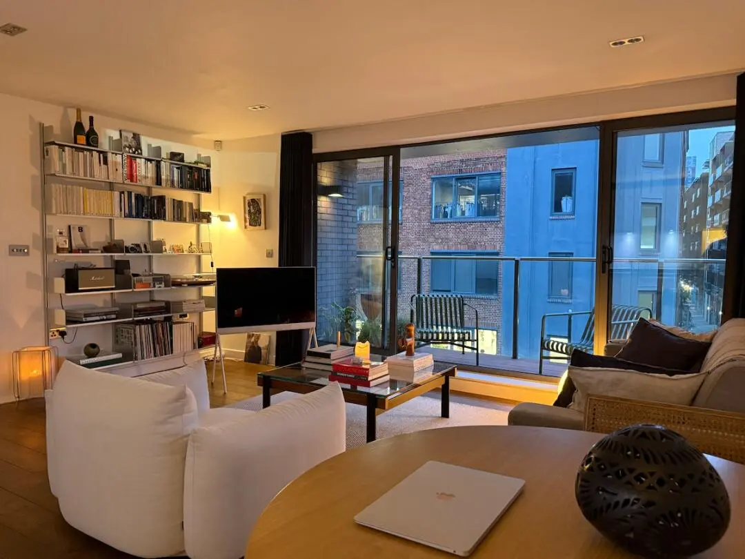 伦敦出外婆的大落地窗1b1b带阳台，长短都可