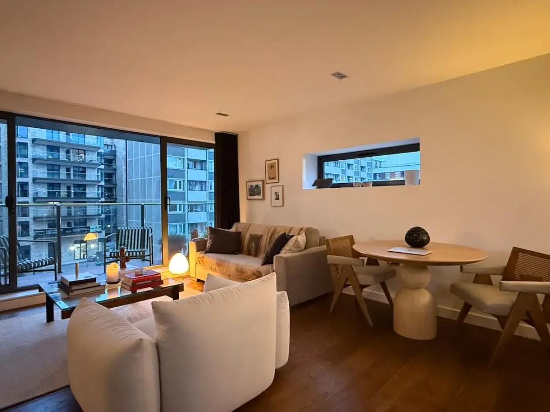 伦敦出外婆的大落地窗1b1b带阳台，长短都可