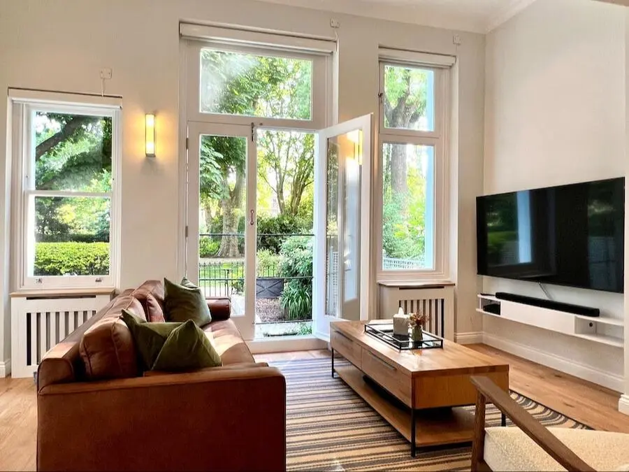 伦敦出带院子的落地窗1b1b 长短都可 带车位