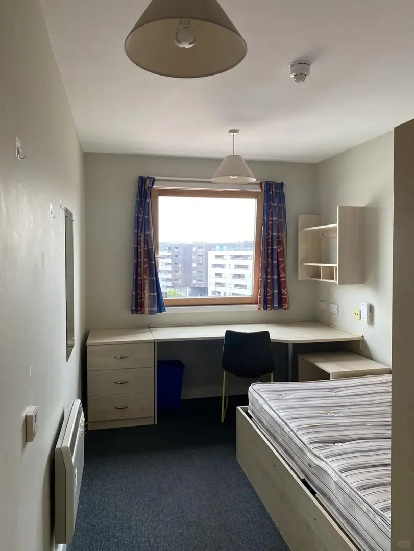 ucl主校区40周短租公寓拼室友～人均300+