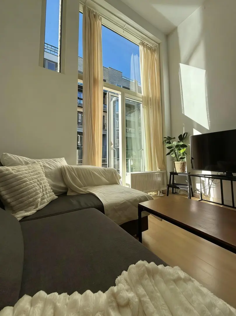 vauxhall转300pw1b1b 大面积落地窗送家具