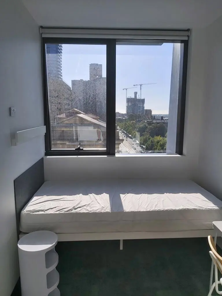 伦敦包bill家具，带独卫现蹲室友，租期灵活