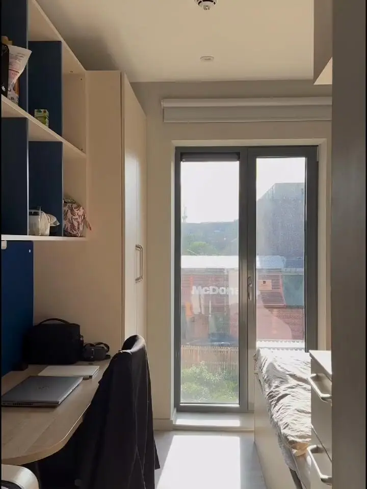 考文垂26fall 太阳照进屋子studio 200出头