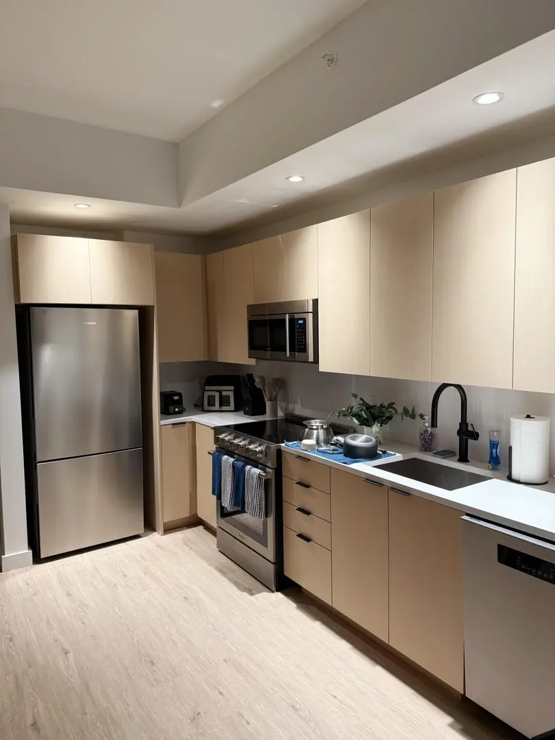 紐卡 落地窗1b1b｜房東直租，包bills