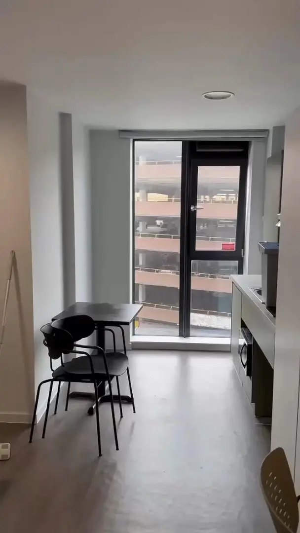 布里斯托市中心落地窗studio