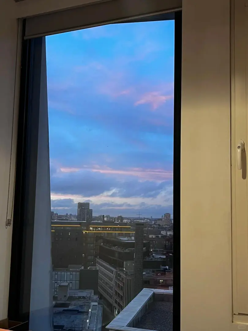 伦敦一区步行公寓超大双面落地窗