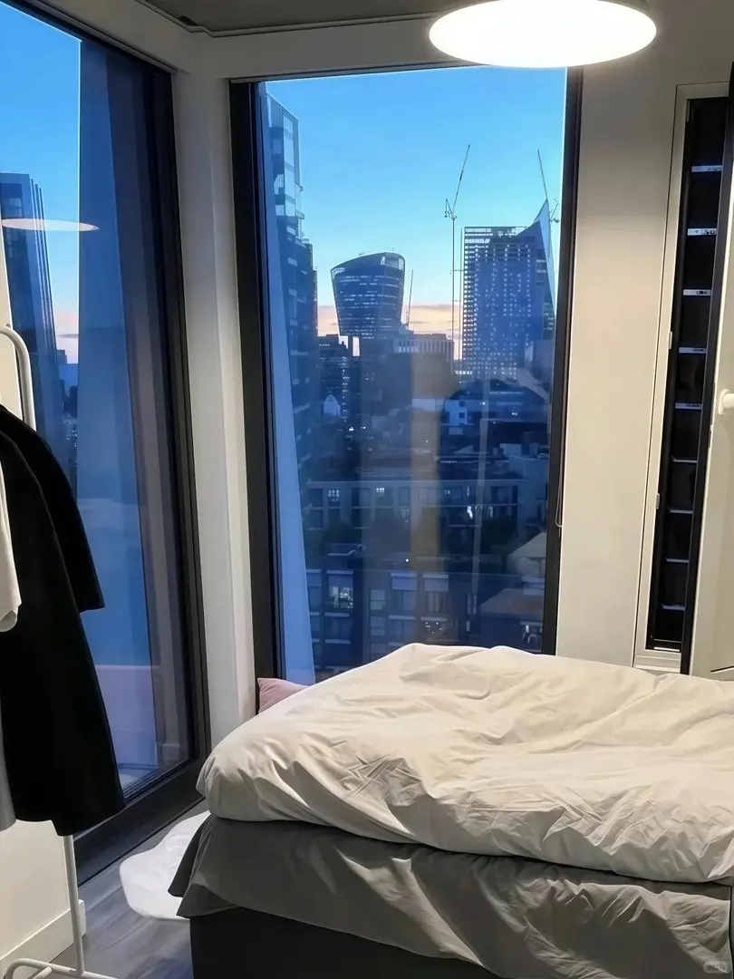 伦敦一区步行公寓超大双面落地窗