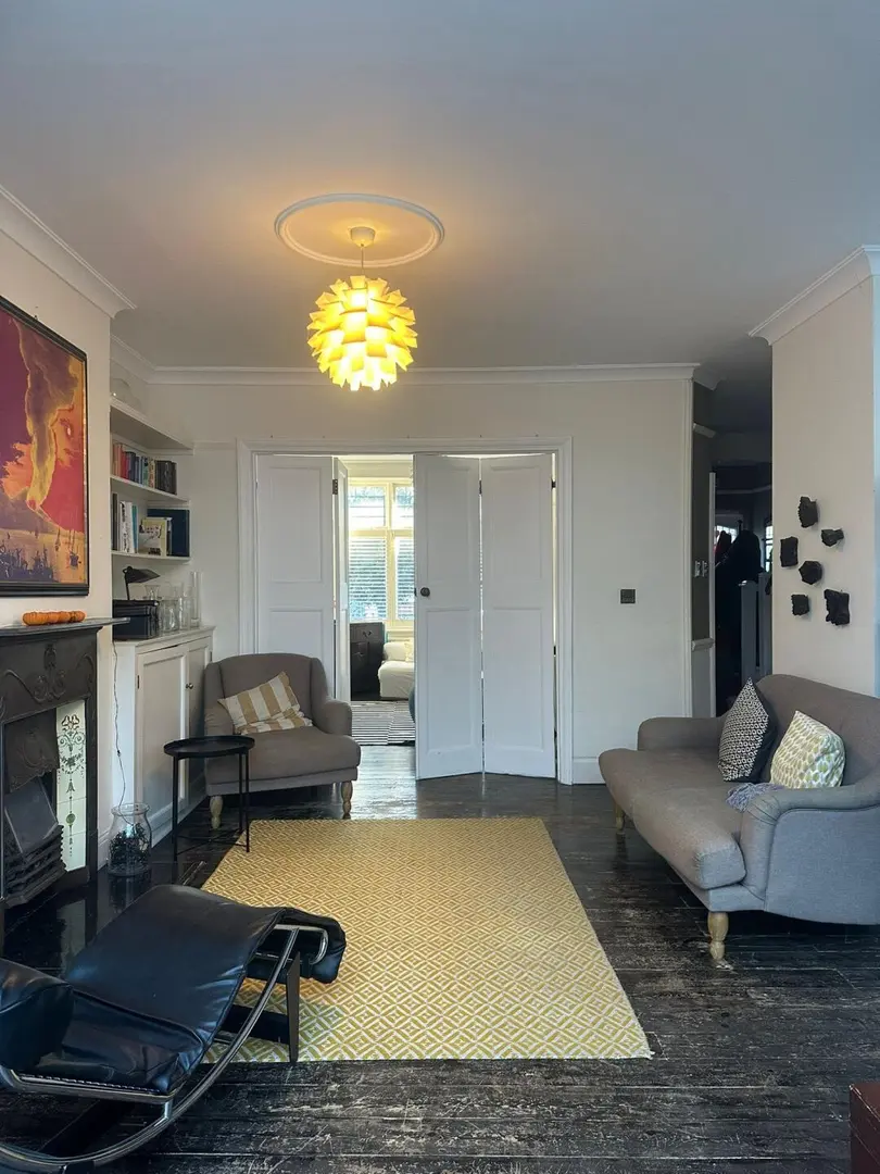 西倫敦轉租帶小院2b2b ，帶家具長租可刀