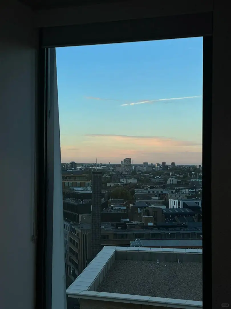 伦敦一区步行公寓超大双面落地窗