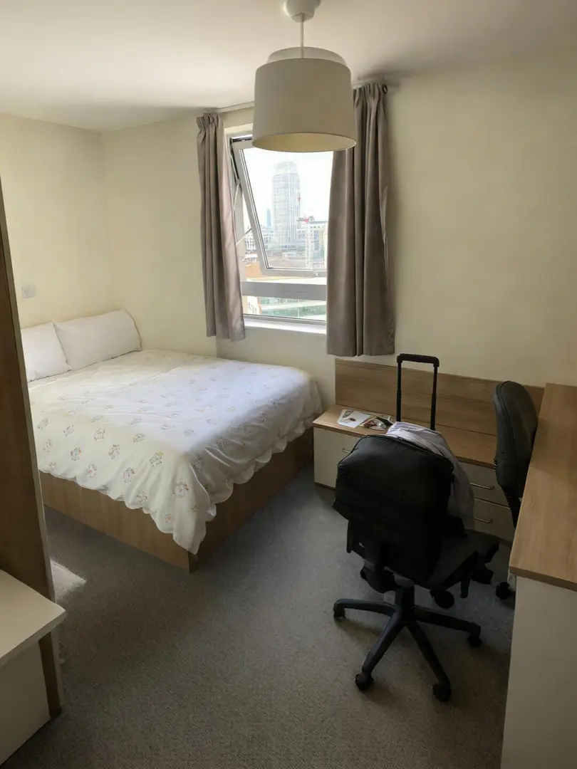 倫敦一區轉400胖studio，包bill近地鐵和kcl