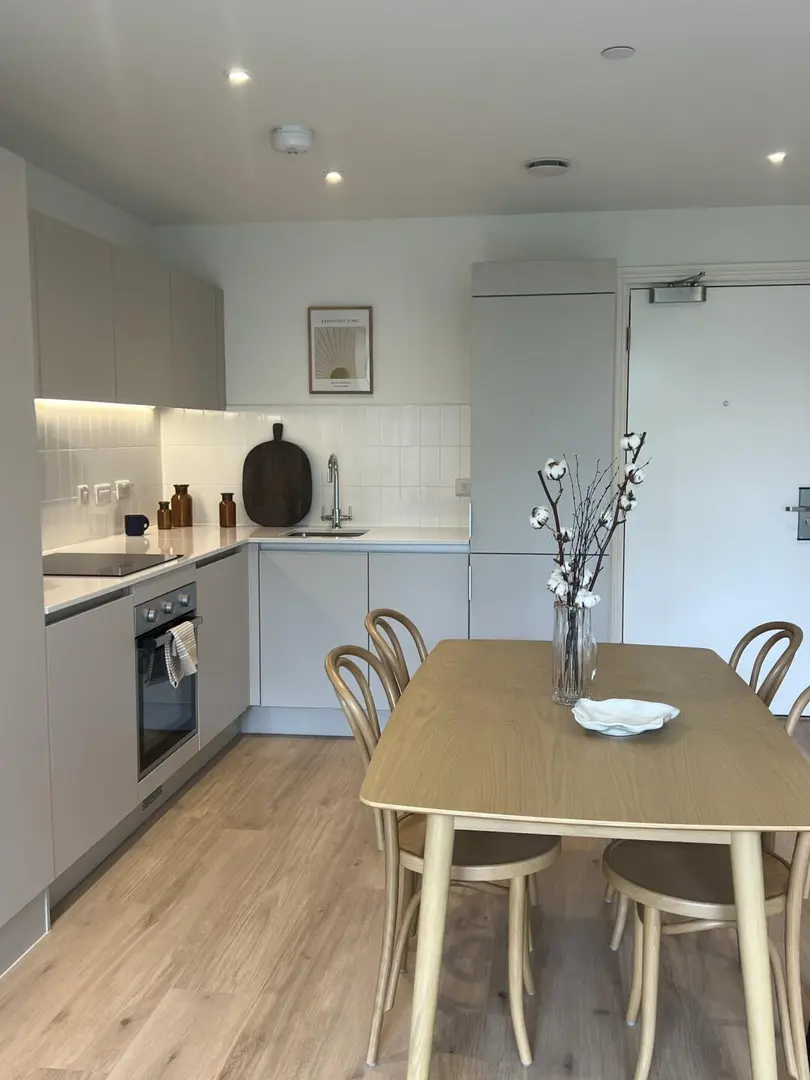 利兹大学旁1b找租客、包bill～