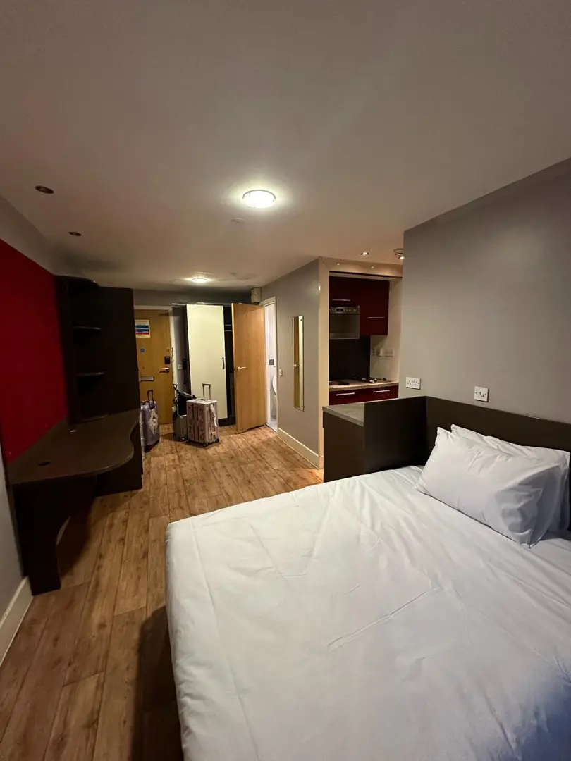 伦敦转租studio，9月找人接手，近地铁口