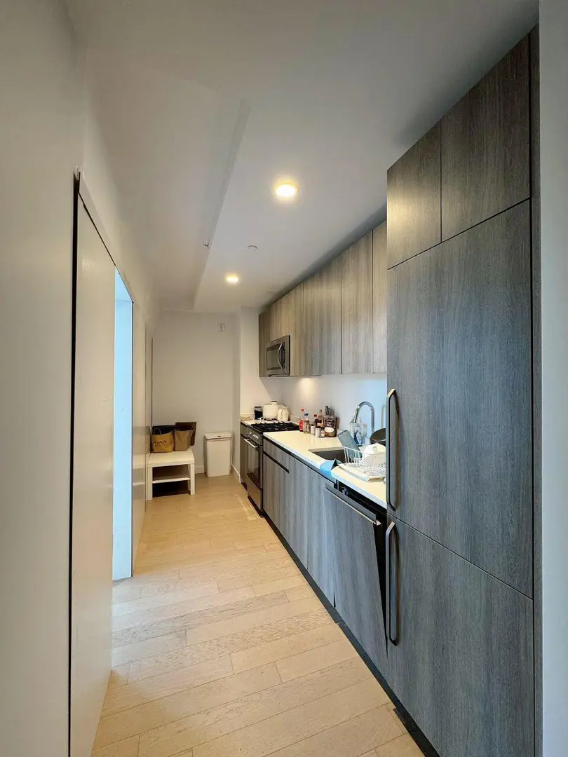 不是吧！伦敦这个拐角落地窗studio真巴适