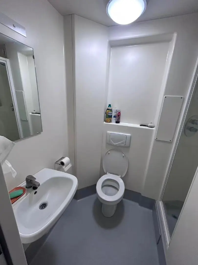 利兹市中心附近，出studio包bills可短