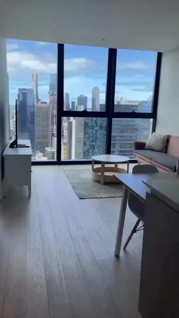 墨尔本高层1b1b｜580急出！带家具～