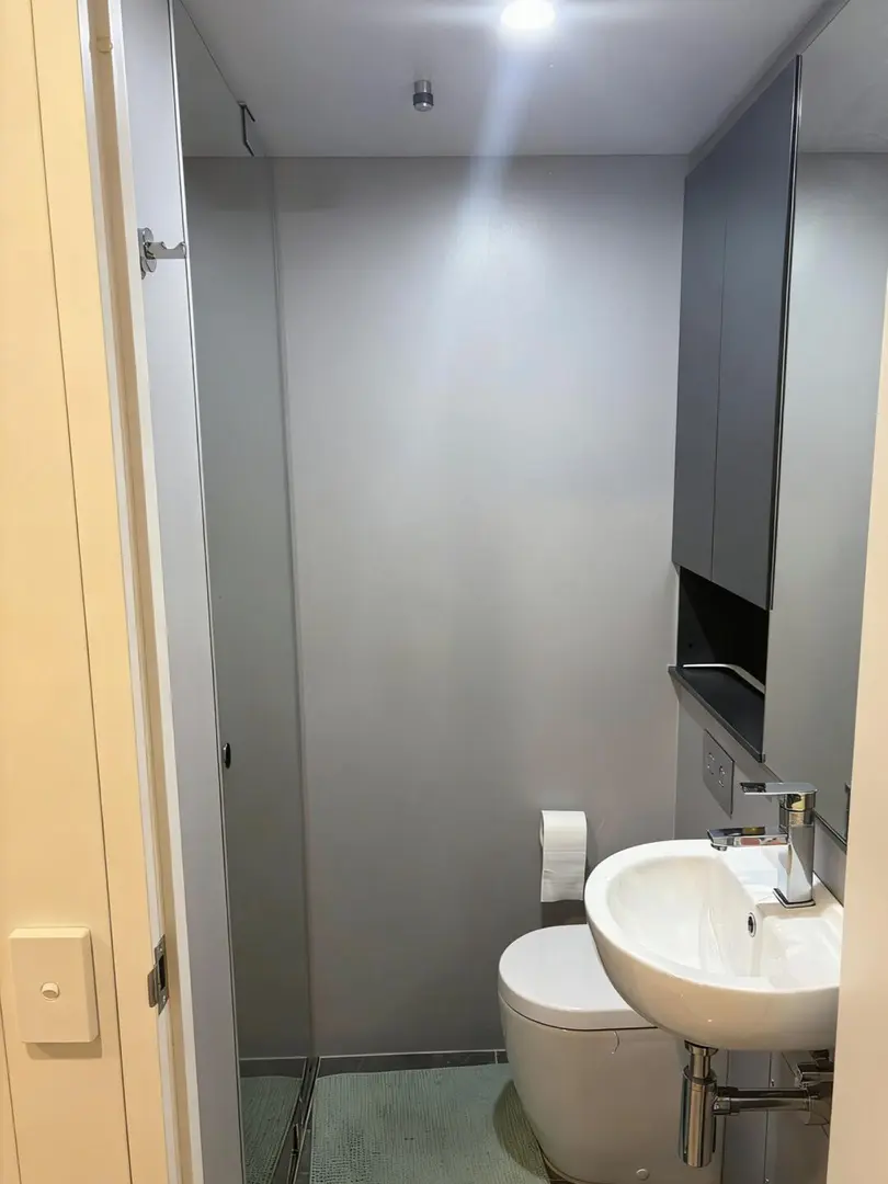 利兹出studio，2xx全家具和bills近学校哦～