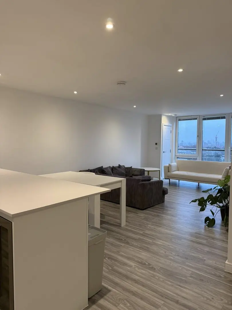 房東直租 倫敦300ppw整套出1b1b 可雙人