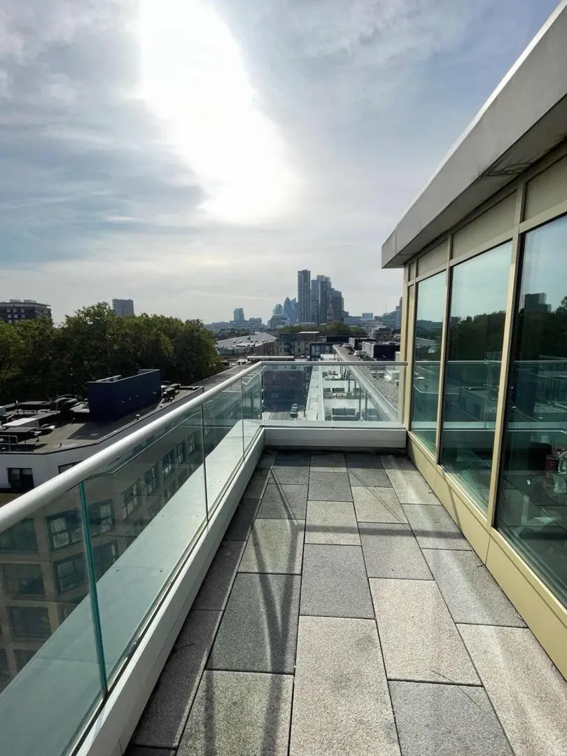 伦敦毕业转租，30平带阳台studio，带空调