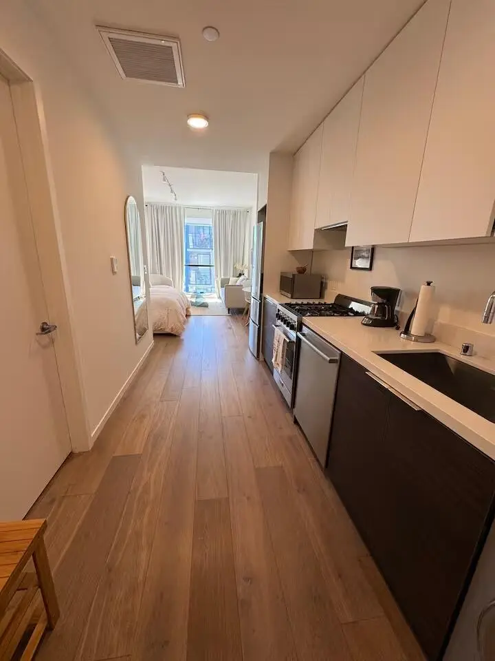 墨尔本房东直租 转套studio 300ppw带洗烘