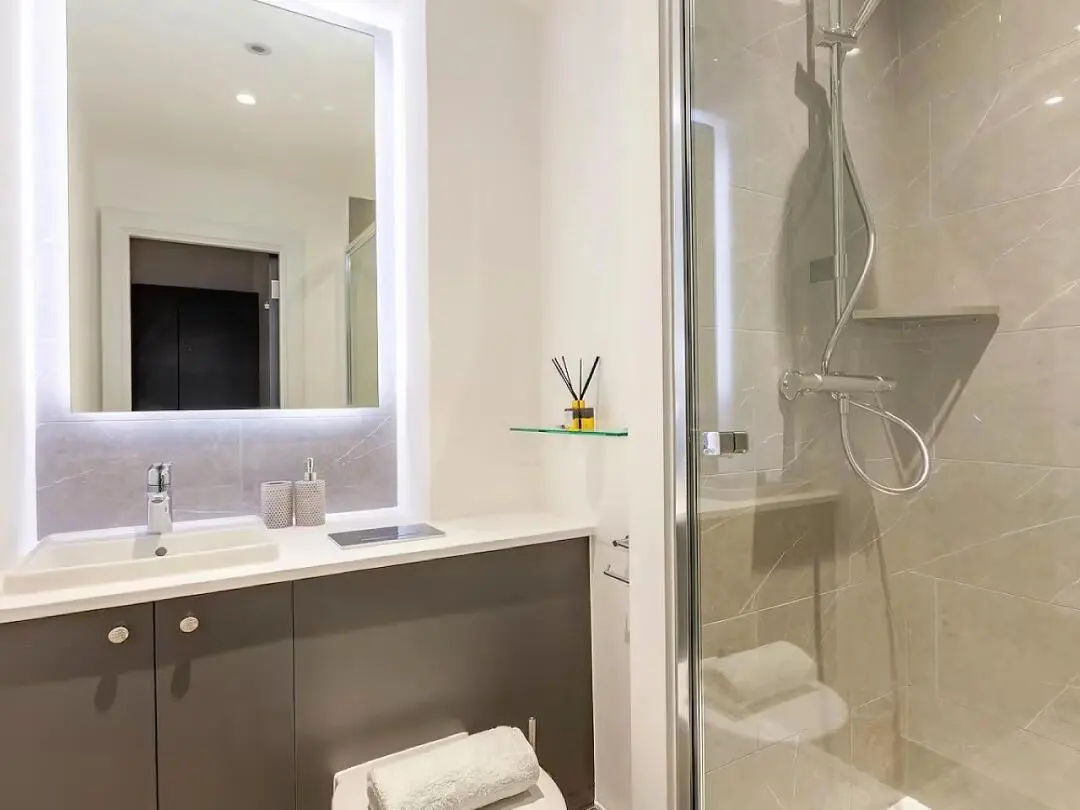 kcl门口学生公寓转租😭去哪都方便！