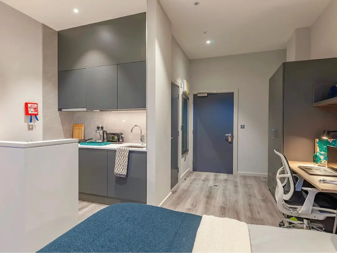 kcl门口学生公寓转租😭去哪都方便！