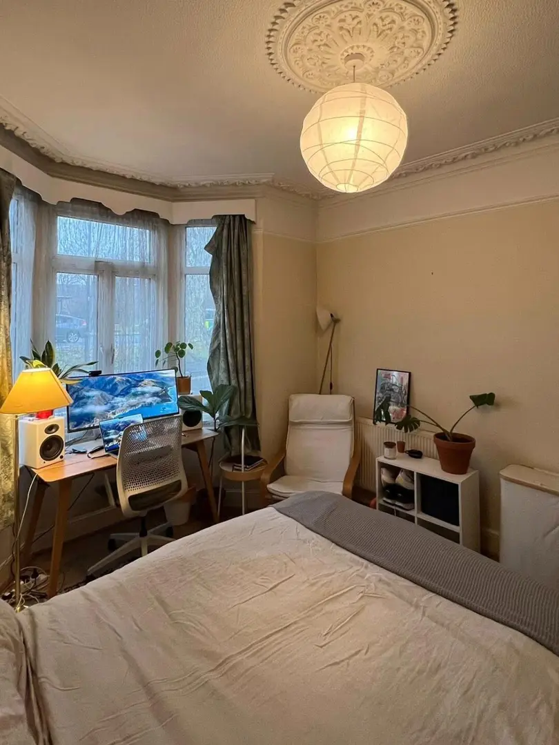 伦敦金丝雀码头急转300的1b1b 带小院包bill