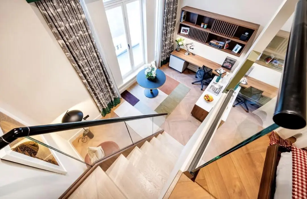 Ic步行到校的落地窗loft