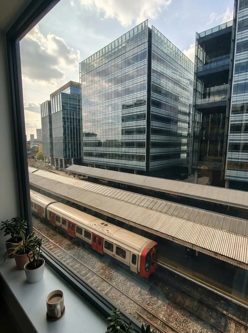 西倫敦漢默史密斯，地鐵口的舒適公寓