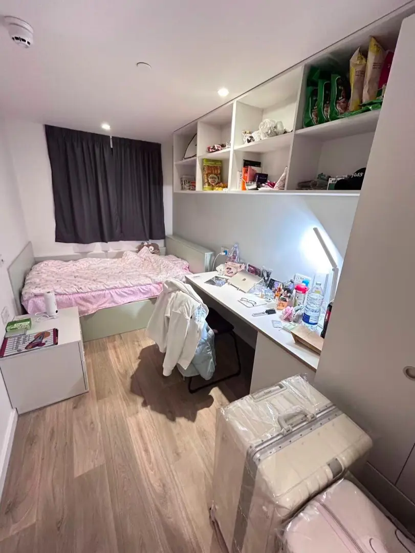 700m到UCL东校区，抠搜版新公寓带露台还...