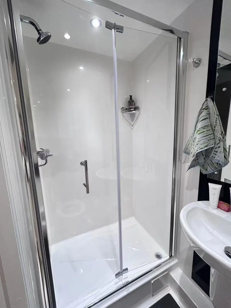 700m到UCL东校区，抠搜版新公寓带露台还...