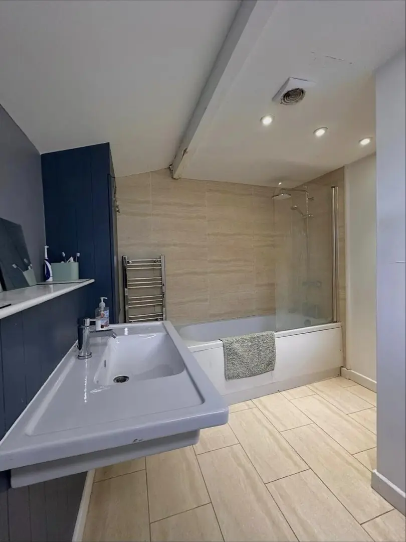 200/周 布里斯托2b2b 带洗衣机 双主卧