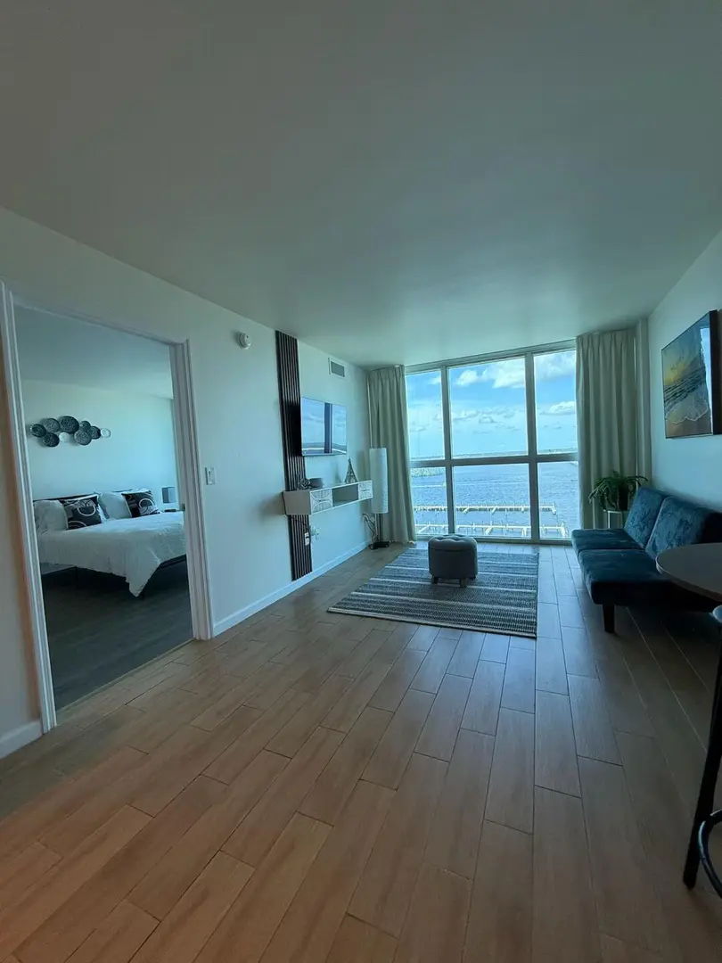 墨尔本河景房1b1b找租客，400ppw带家具家电