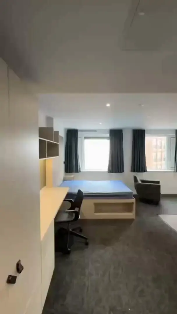 伦敦400+超美河景公寓