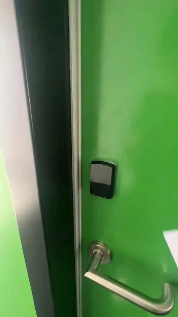 墨大门口的studio 包bill 500不到