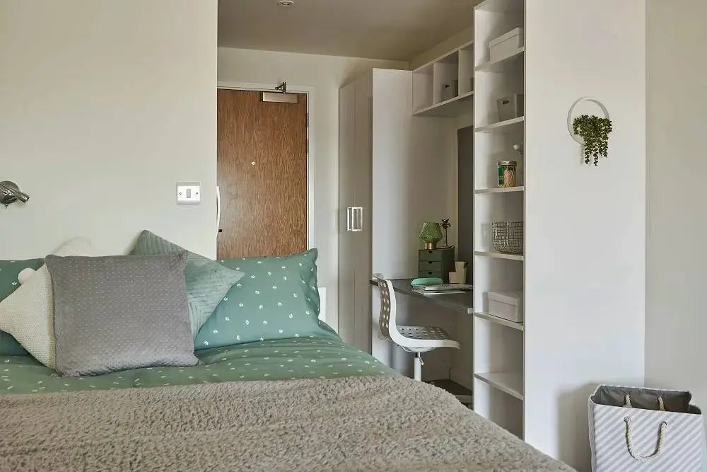 南安普敦studio｜近校区 低价个人转租