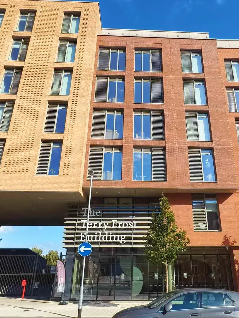 利兹150pw住的公寓，还带洗碗机，值不值