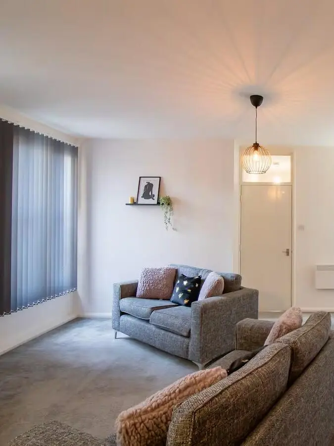 紐卡1b1b找下任租客～包bills 房東直租