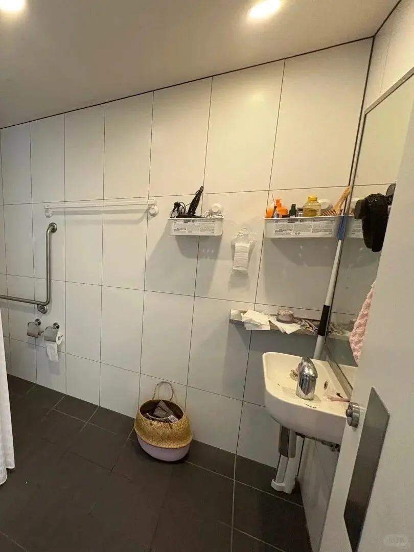 阿德开学前急出，大面积studio，包账单