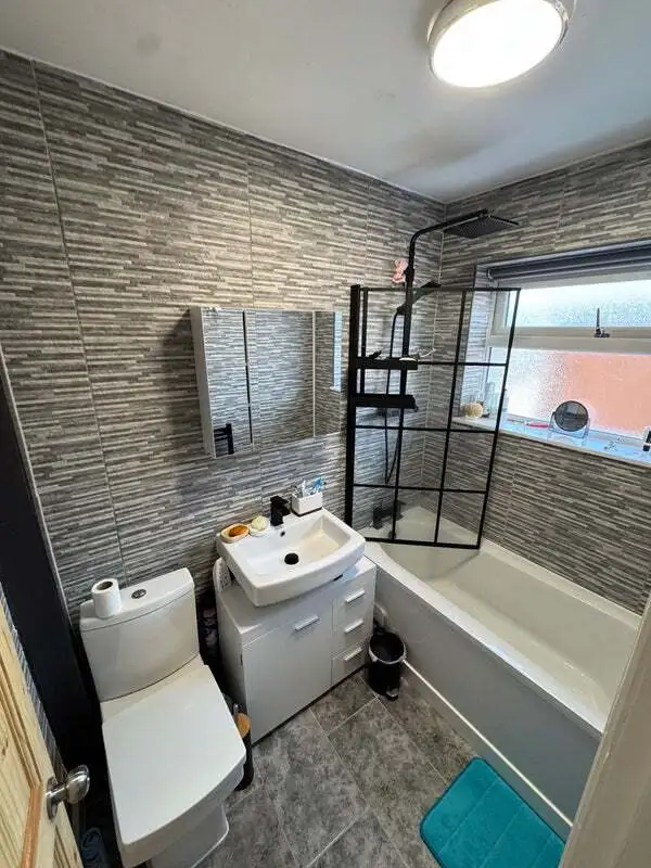 倫敦撿漏來，人均200+住進ensuite平替