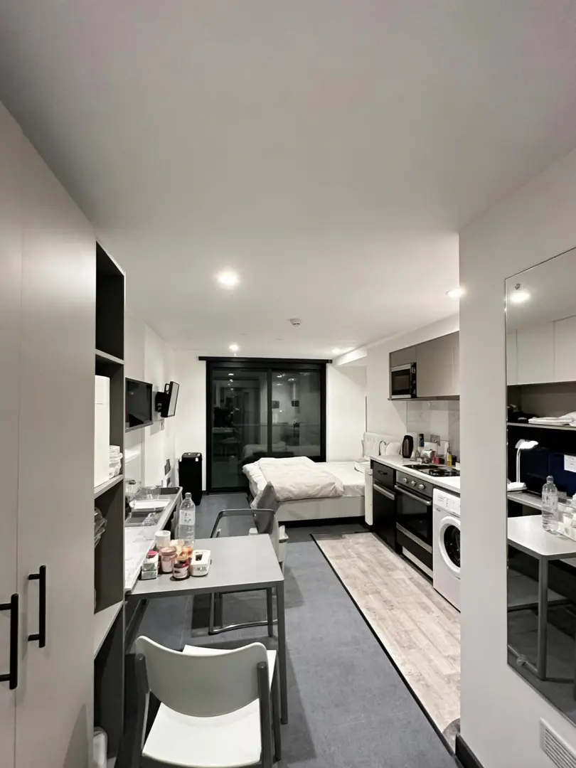 利兹商学院｜带洗烘的studio，2oo左右拿下