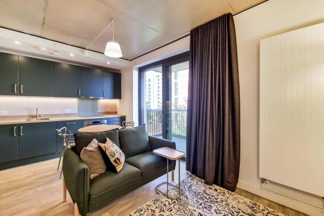 留子開局住studio超爽的！（倫敦包bills～