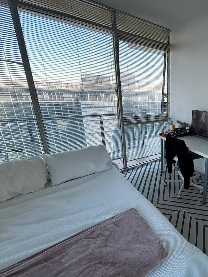 墨尔本Docklands带家具1b1b转租！可语言班