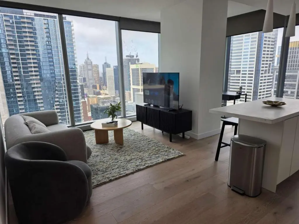 墨尔本出高层2b2b双明房700pw,包bill带家具