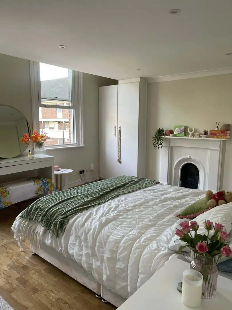 倫敦出個漂亮閣樓單間 215pw 帶家具