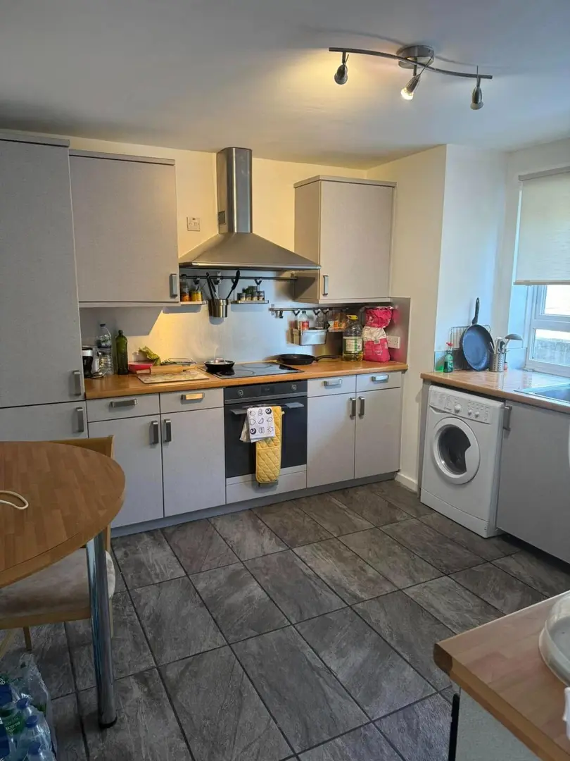 布里斯托2b➗次卧，低价独卫近新校区