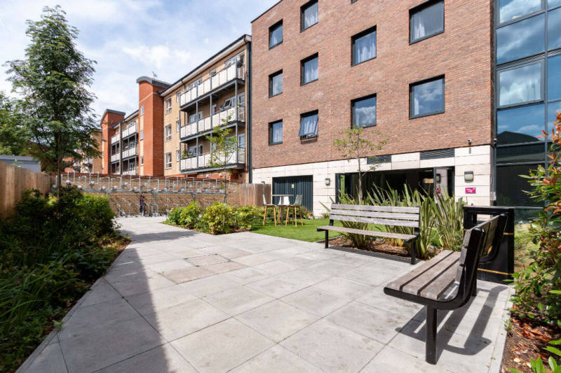 伦敦金斯顿广场，留学新生必住之选