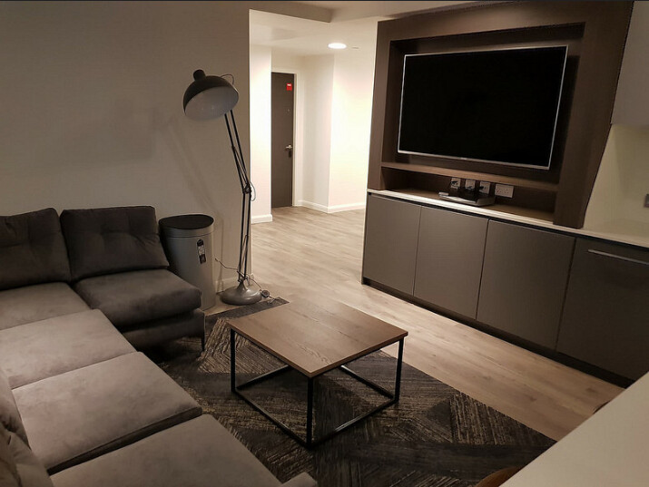 西伦敦大学国内承认吗?